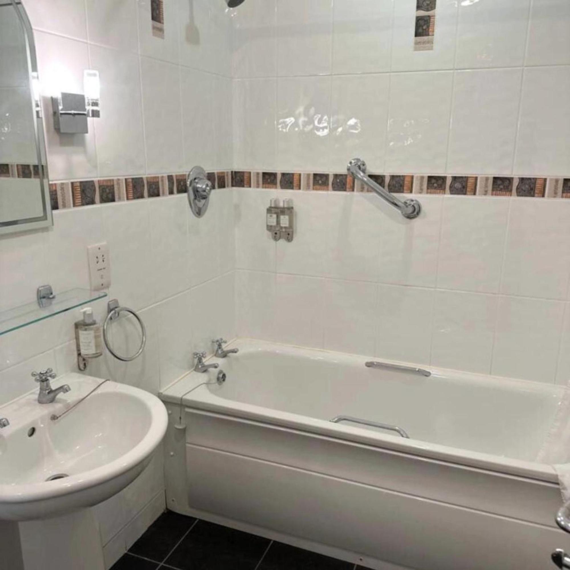 Spacious 2 Bedroom Apartment In Килларни Экстерьер фото